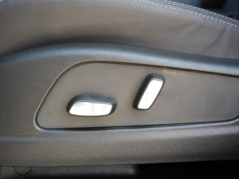 New 2026 Cadillac XT5 Luxury w/ LPO, ONYX Package image 16