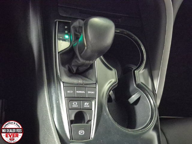 Used 2020 Toyota Camry SE FWD image 19