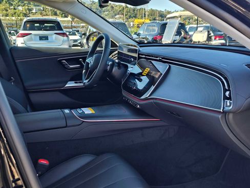 Used 2025 Mercedes-Benz E 350 Sedan image 11