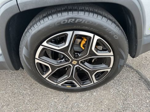 Used 2023 Rivian R1S Adventure image 13