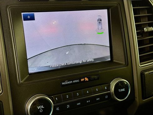 Used 2020 Ford Expedition XLT image 13