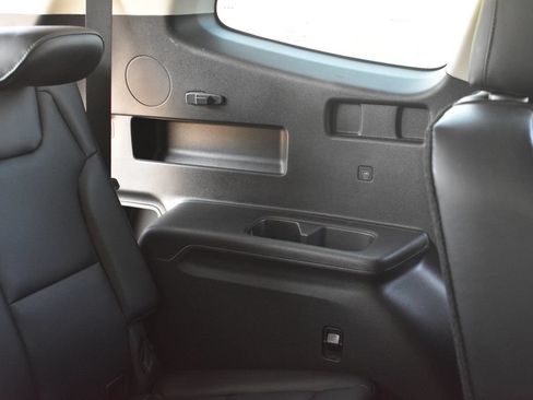 Used 2025 Kia Telluride S FWD image 32