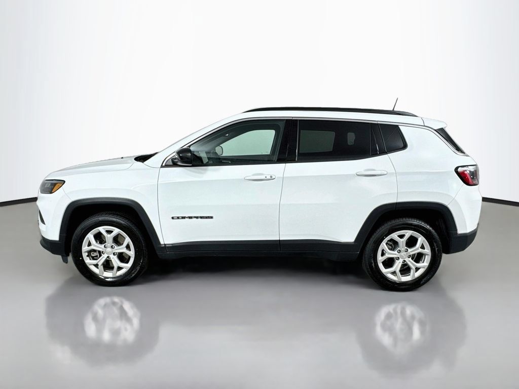 Used 2024 Jeep Compass Latitude AWD/4WD image 9
