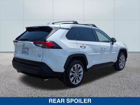 Used 2022 Toyota RAV4 XLE Premium w/ Carpet Mat Package (TMS) AWD/4WD image 5