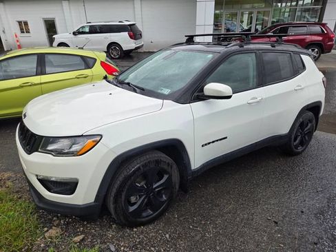 Used 2019 Jeep Compass Latitude FWD image 1