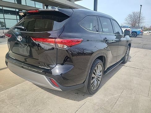 Used 2021 Toyota Highlander Platinum image 3