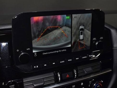 Used 2025 Nissan Pathfinder SL image 15