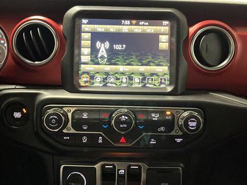 Used 2022 Jeep Gladiator Rubicon AWD/4WD image 12
