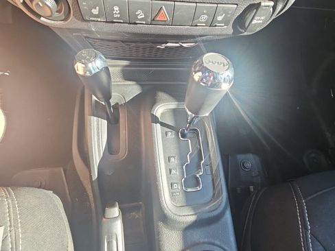 Used 2018 Jeep Wrangler Unlimited Sahara w/ Connectivity Group image 18