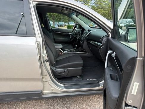 Used 2015 Kia Sorento LX FWD image 18