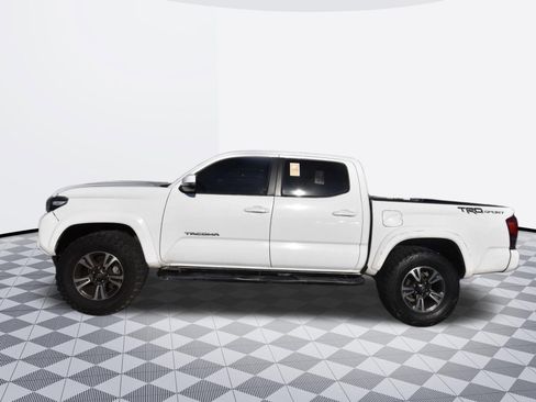 Used 2017 Toyota Tacoma TRD Sport w/ Tow Package image 6