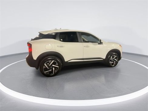 Certified 2025 Nissan Kicks SV image 9