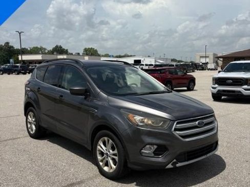 Used 2018 Ford Escape SE w/ SE Sync 3 Package FWD image 11