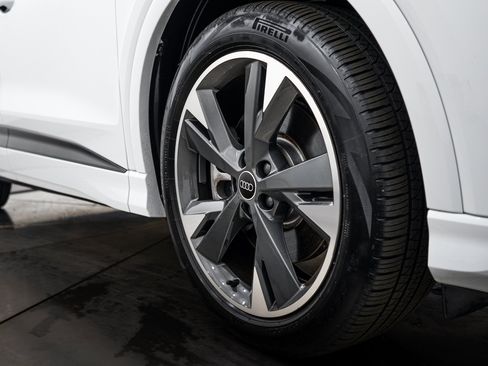 Certified 2025 Audi Q4 e-tron Premium Plus w/ Premium Plus AWD/4WD image 23