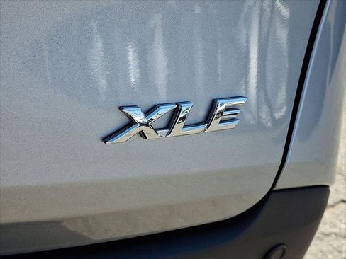 Certified 2025 Toyota Sienna XLE FWD image 25