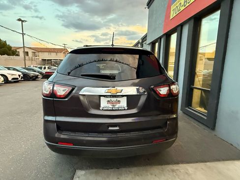 Used 2017 Chevrolet Traverse LT image 6