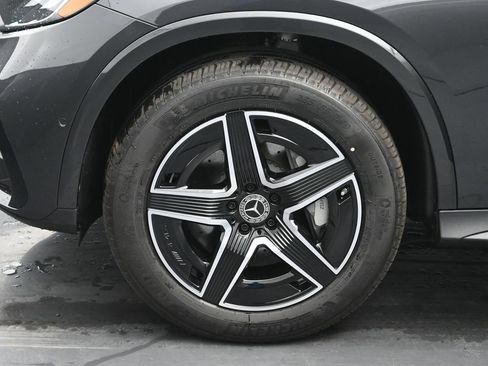 Used 2025 Mercedes-Benz GLC 300 4MATIC image 36