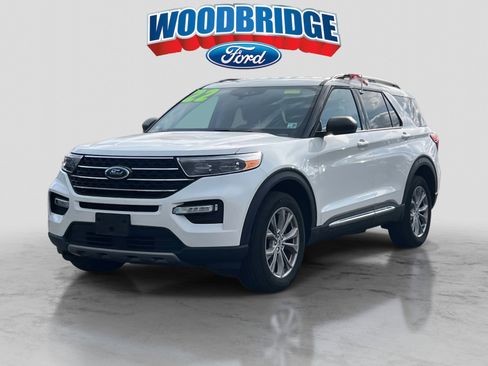 Used 2022 Ford Explorer XLT w/ Equipment Group 202A image 2