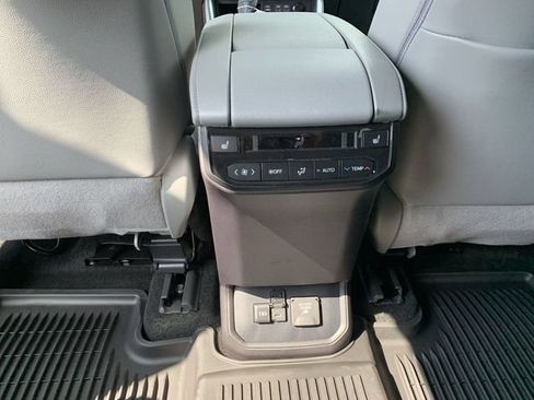 Certified 2026 Toyota Highlander Platinum AWD/4WD image 33