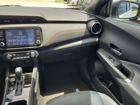 Used 2021 Nissan Kicks SR w/ SR Premium Package FWD image 17