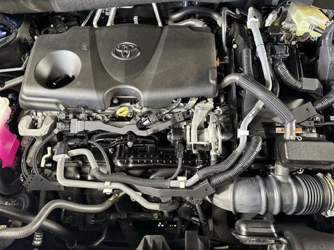 Used 2021 Toyota Highlander XLE FWD image 28