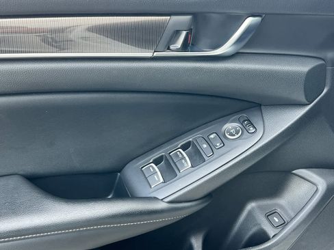 Used 2018 Honda Accord Sport image 12