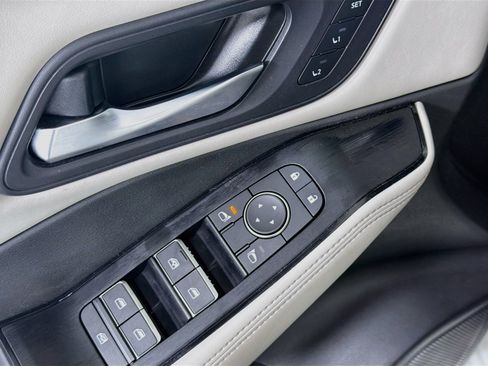 Used 2023 Nissan Rogue SL FWD image 15