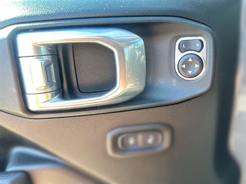 Used 2022 Jeep Gladiator Sport image 28