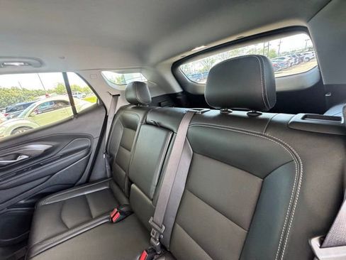 Used 2023 GMC Terrain SLT image 21