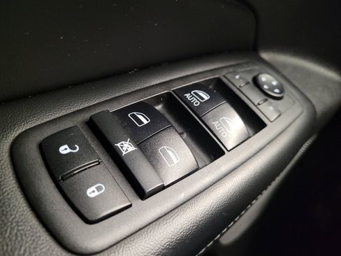 Used 2018 Jeep Grand Cherokee Altitude AWD/4WD image 27