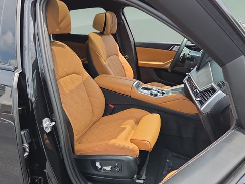 Used 2025 BMW X6 M60i AWD/4WD image 17