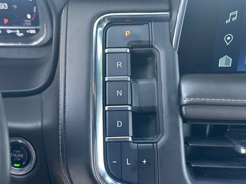 Used 2024 Chevrolet Suburban LT AWD/4WD image 27