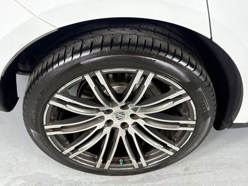 Used 2018 Porsche Macan S image 10