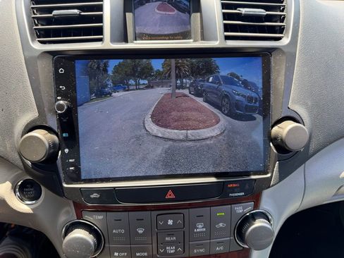 Used 2011 Toyota Highlander Limited w/ Tow Pkg FWD image 31