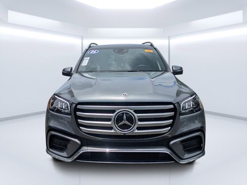 Used 2025 Mercedes-Benz GLS 450 4MATIC image 8