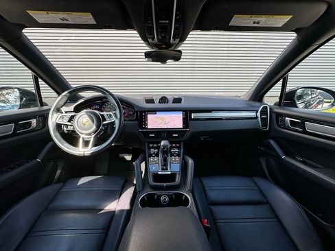 Used 2022 Porsche Cayenne Platinum Edition image 6