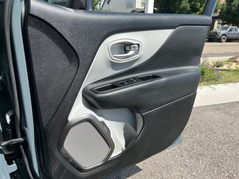 Used 2018 Jeep Renegade Limited AWD/4WD image 16