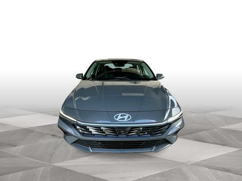 Used 2026 Hyundai Elantra SE FWD image 3