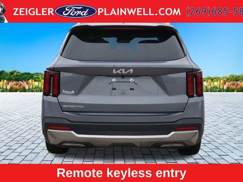 Used 2024 Kia Sorento S FWD image 4