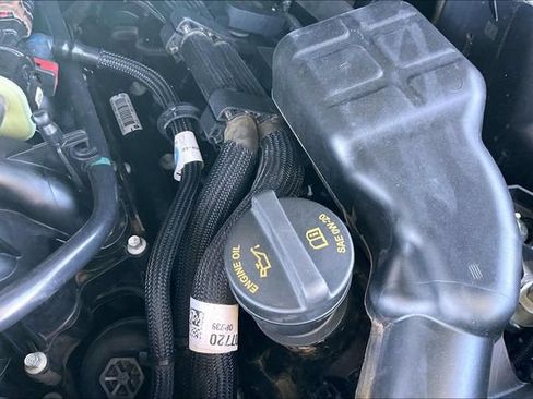 Used 2023 Jeep Grand Cherokee Laredo AWD/4WD image 35
