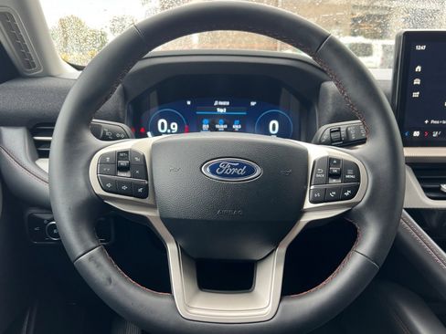 Used 2025 Ford Explorer Active w/ Active Comfort Package image 25