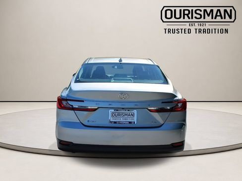 Used 2025 Toyota Camry LE FWD image 8