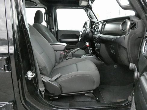 Used 2019 Jeep Wrangler Unlimited Sport image 13