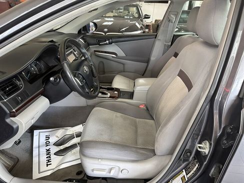 Used 2012 Toyota Camry XLE w/ Convenience Pkg FWD image 9