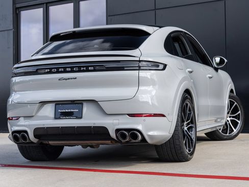 Certified 2024 Porsche Cayenne Coupe AWD/4WD image 11