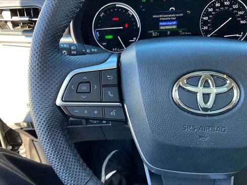 Certified 2024 Toyota Sienna Limited image 17