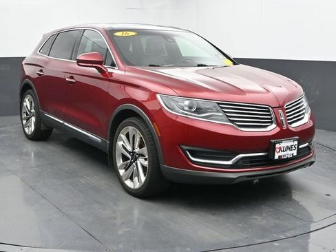 Used 2016 Lincoln MKX Reserve w/ Driver Assistance Package image 2