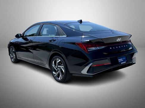 Used 2025 Hyundai Elantra Limited FWD image 8
