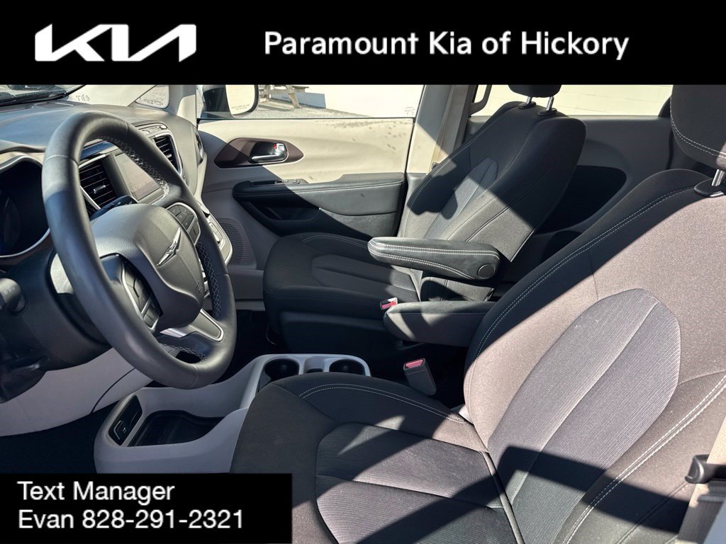 Used 2023 Chrysler Voyager LX FWD image 19