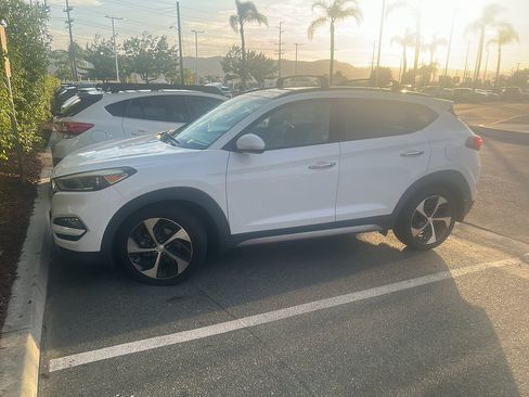 Used 2017 Hyundai Tucson Limited w/ Limited Ultimate Package 03 FWD image 3